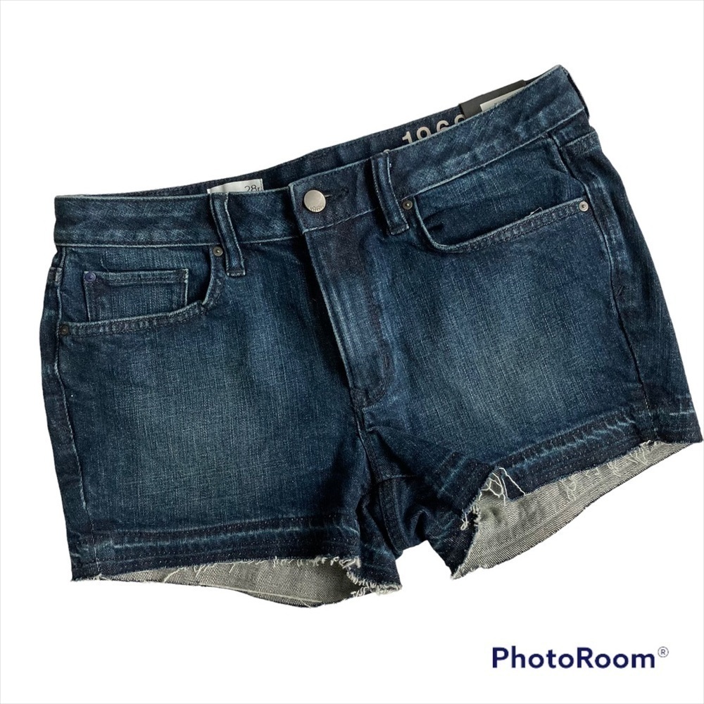 GAP Medium Wash Slim Cut Off Denim Shorts US 28